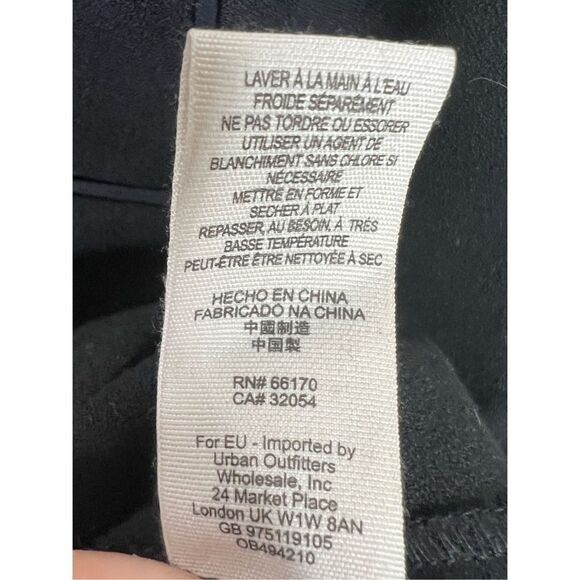 Free People Women's Plunging Neckline Troublemaker Romper Black Size 4 NWOT - Picture 8 of 8